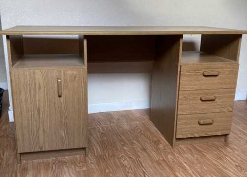 Bureau avec 3 tiroirs 