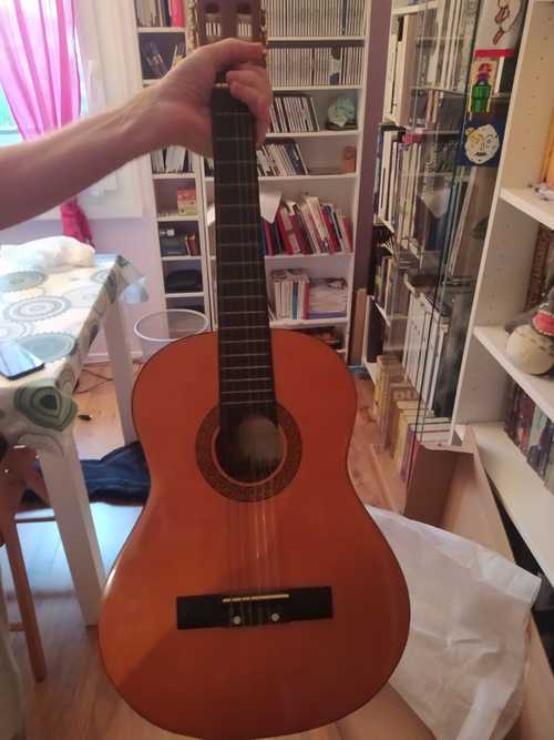 guitare 1/2 bon état 