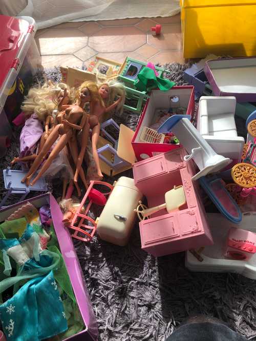 barbies et accessoires barbie