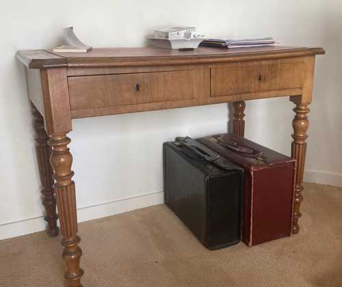 Petit bureau en bois