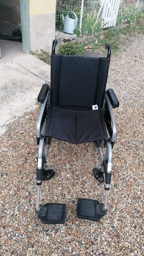 FAUTEUIL ROULANT PLIABLE