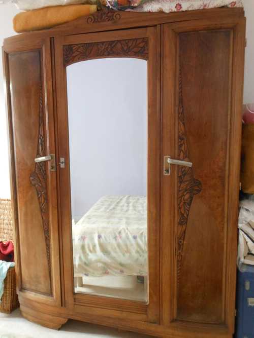 ARMOIRE CHAMBRE 3 PORTES sculptée niveau poignees/