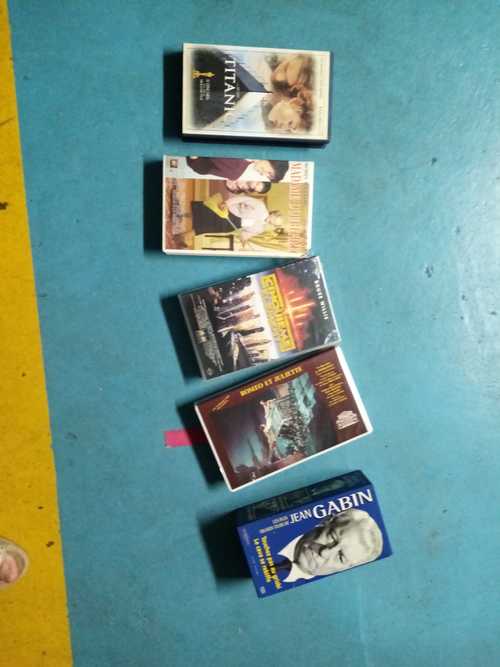 5 cassettes VHS 