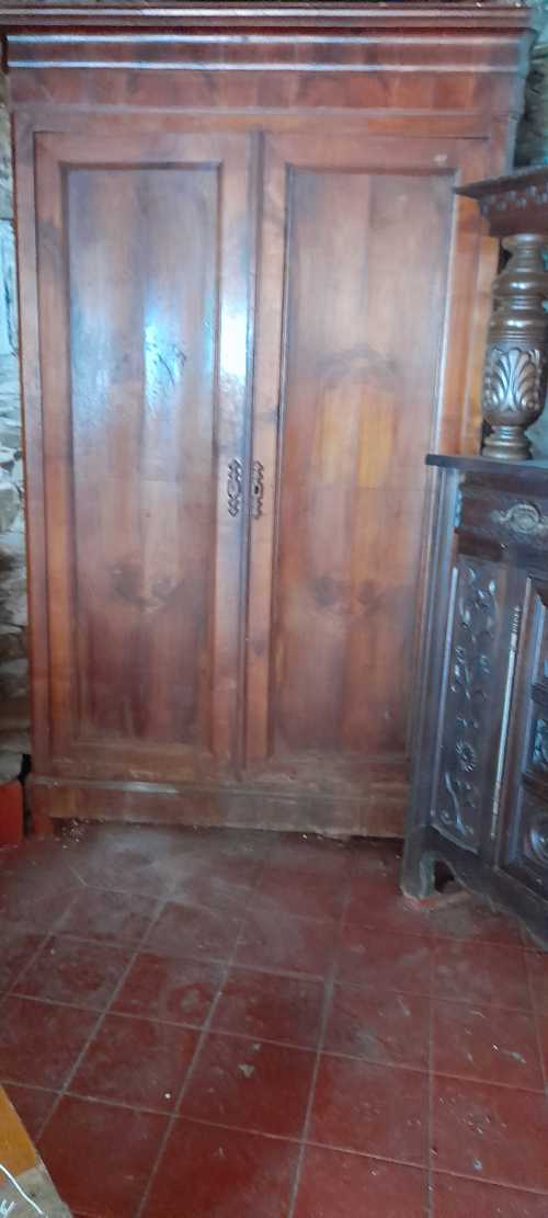 Vieille armoire en merisier 