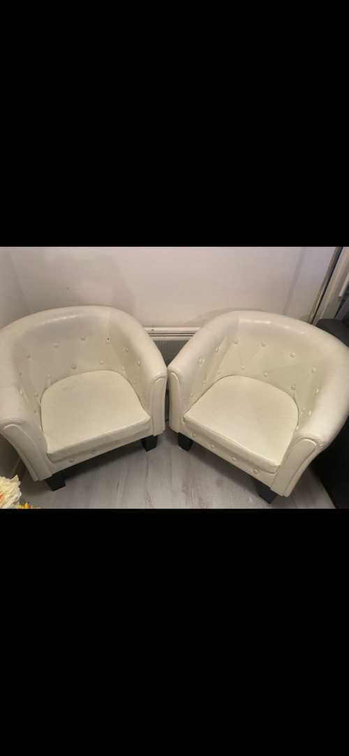 Deux fauteuils de salon blanc 