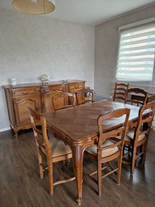 salle à manger: buffet, table et chaise