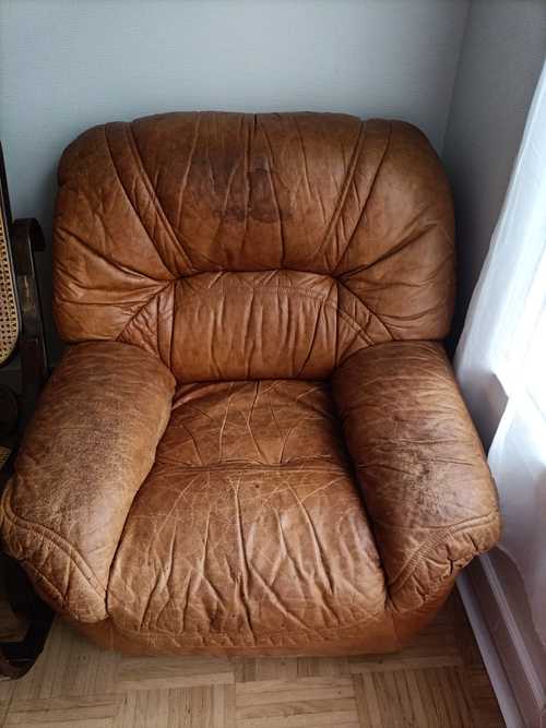 Fauteuil en cuir et canape