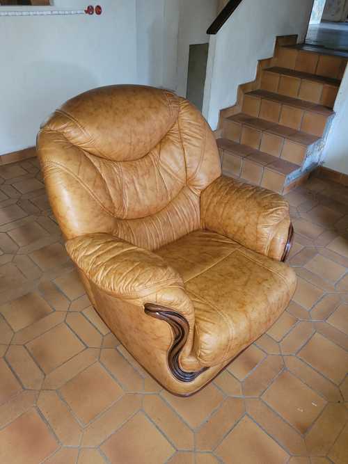 Ensemble canapé fauteuils en cuir et bois