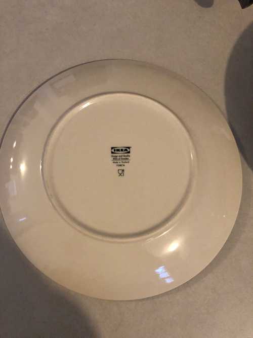 Assiettes plates IKEA blanches