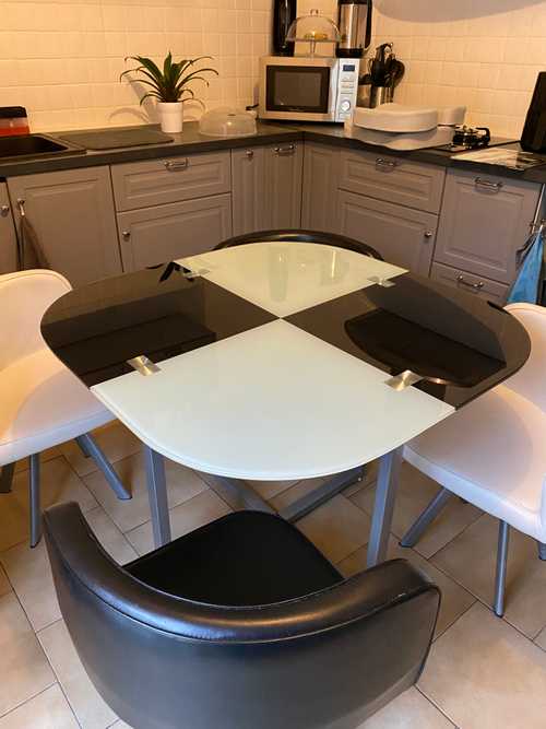 table de ccuisine  plus chaise