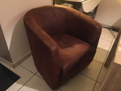 Fauteuil crapaud en cuir retourné