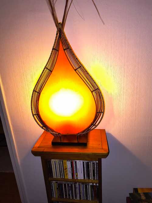 Petite étagère et lampe 