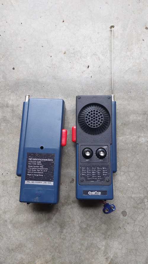 2 talkie-walkies Concept 2000