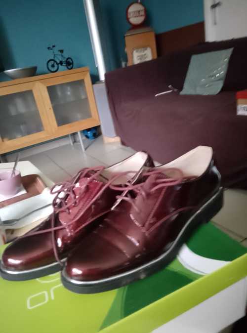 Chaussures neuves taille 39 38