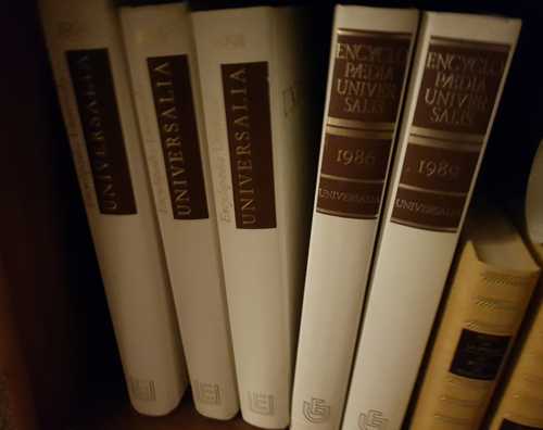 12 tomes suppléments encyclopédie Universalis