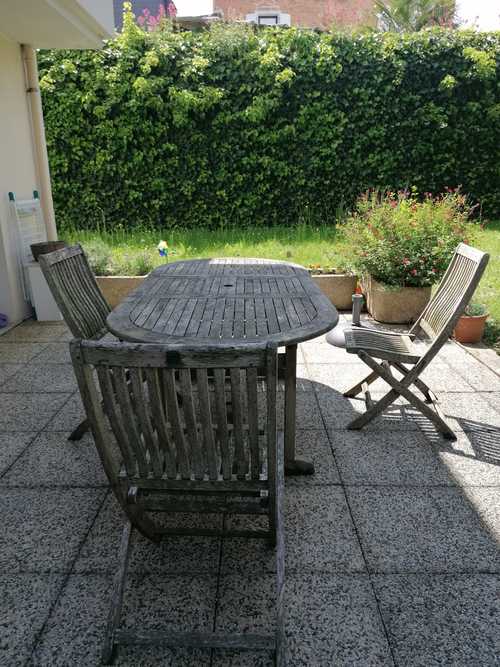 table de jardin et 3 chaises