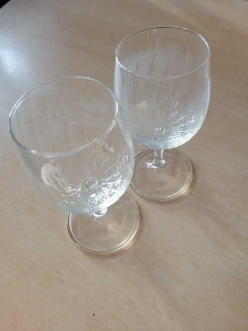 2 verres à pied à apéritif