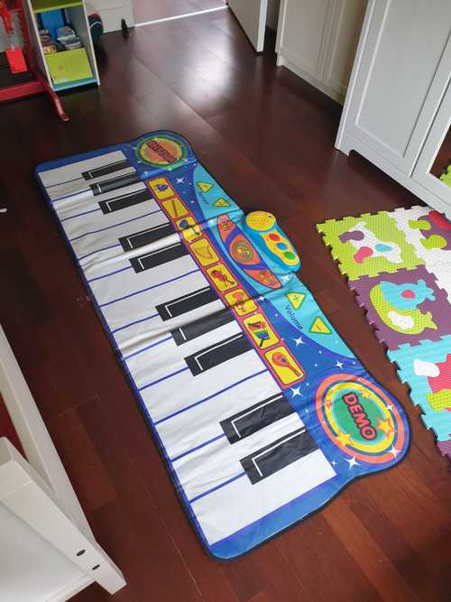 Tapis musical en forme de piano 